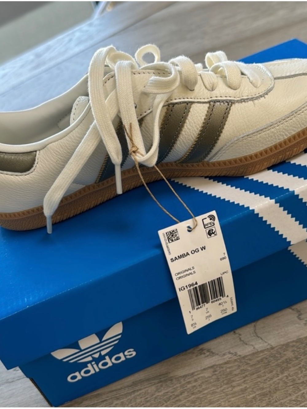 Sneakers - Picture 2 of 5